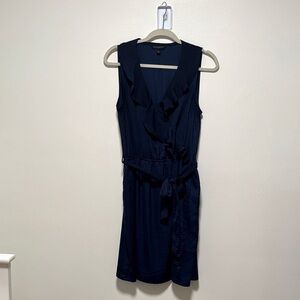 Elegant Navy Sleeveless Dress
Knee length 
Size 10